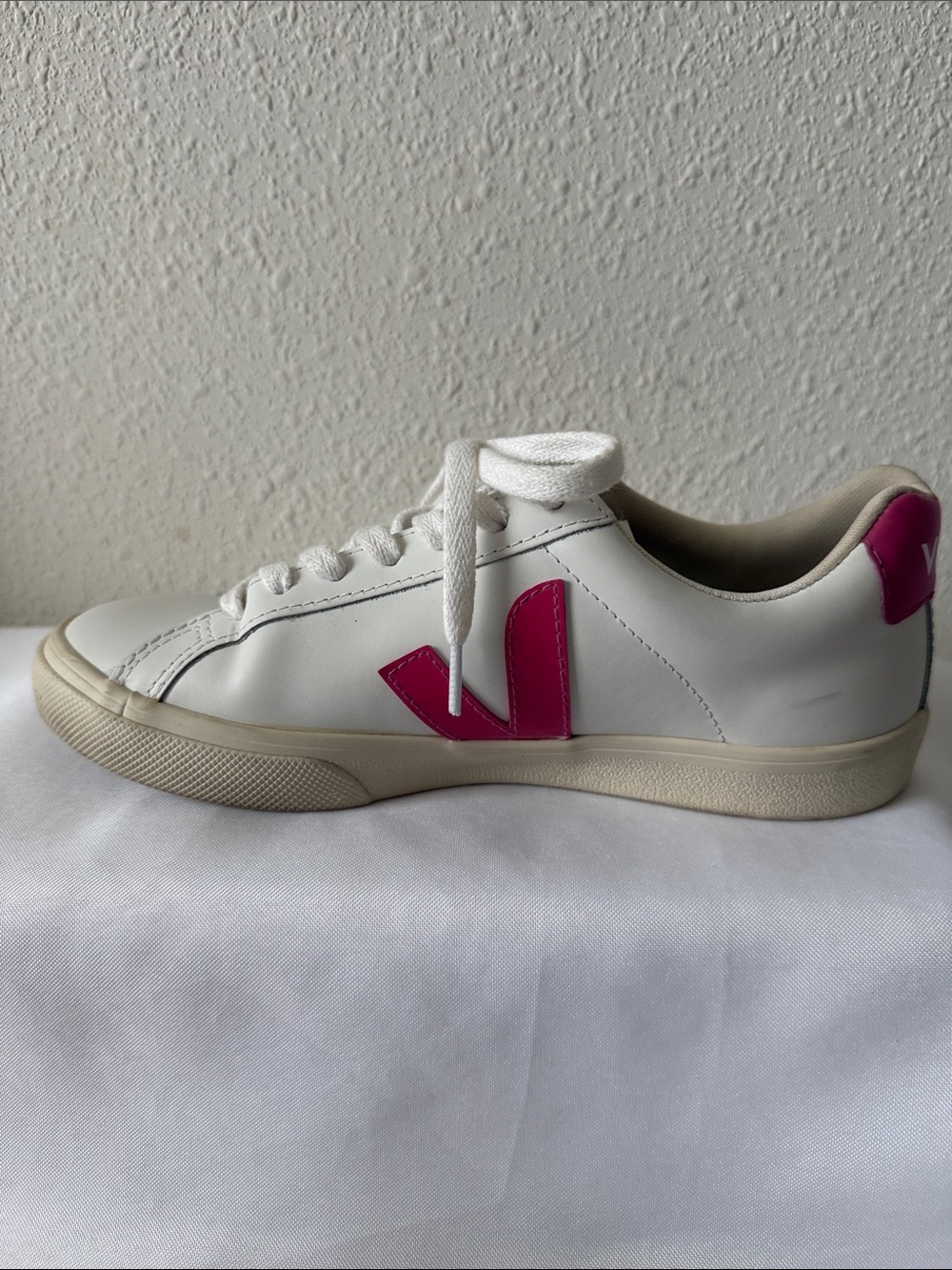 White VEJA Sneakers with Pink Accent V Logo - Women's Casual Trainers - Picture 6 of 8